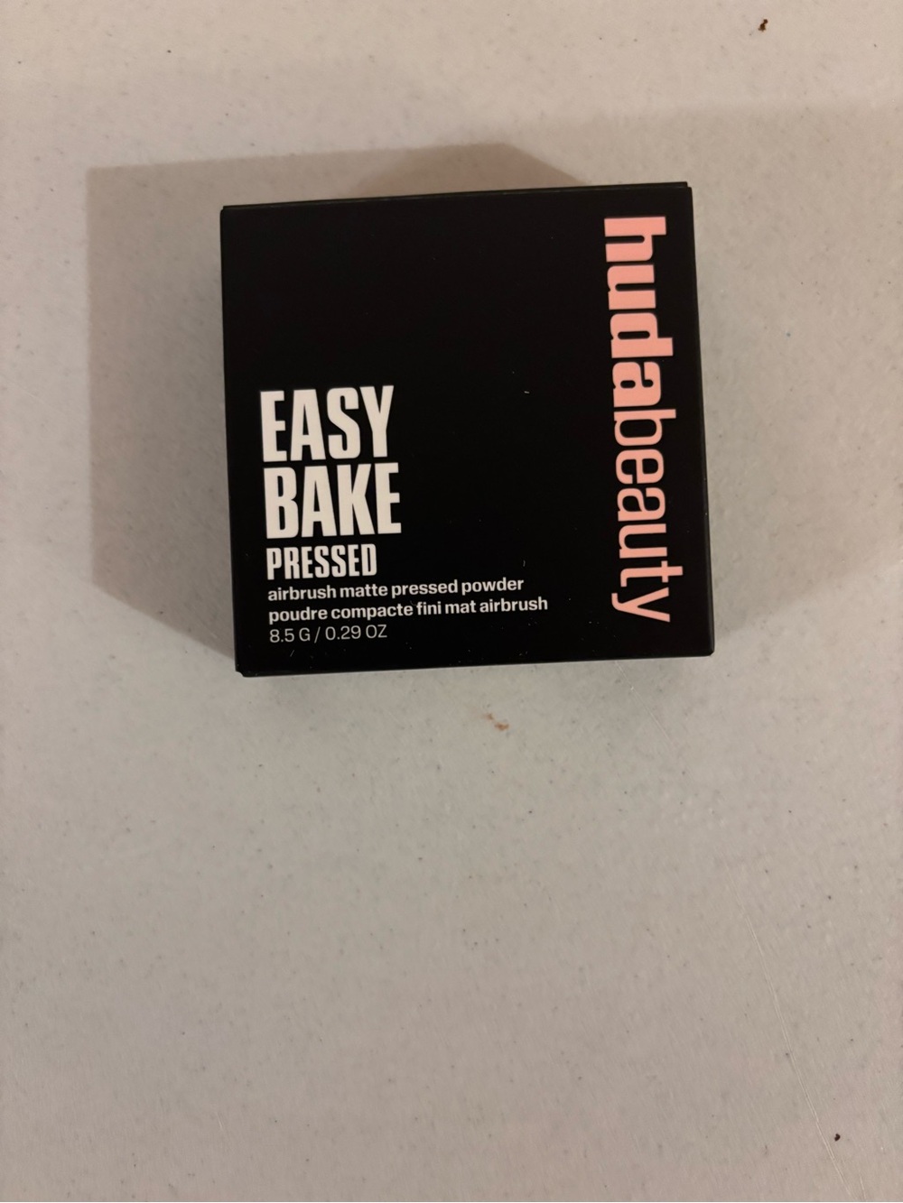 HUDA BEAUTY Easy Bake Pressed Powder